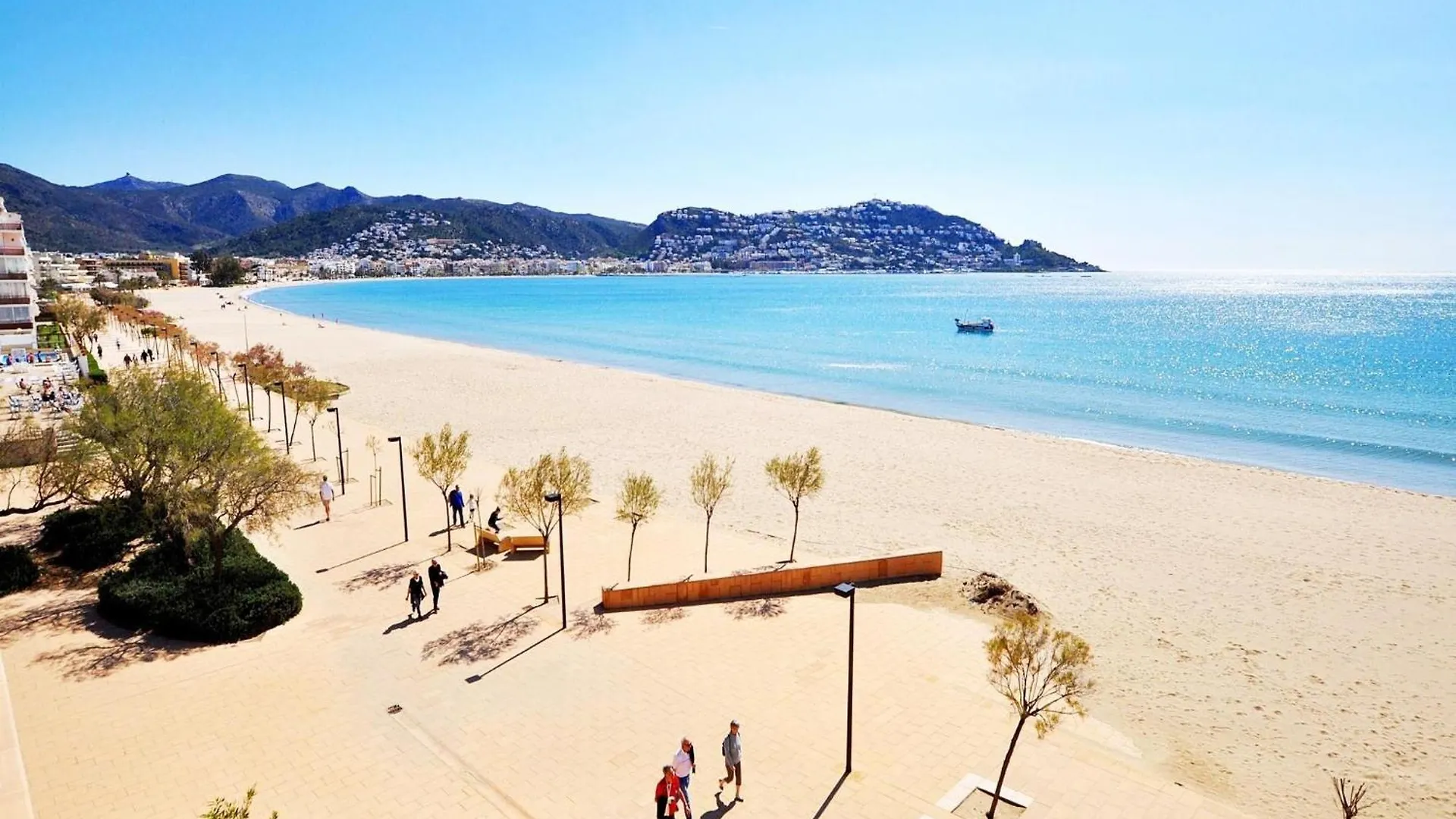 Apartment In Roses, 60 M From Beach Spain